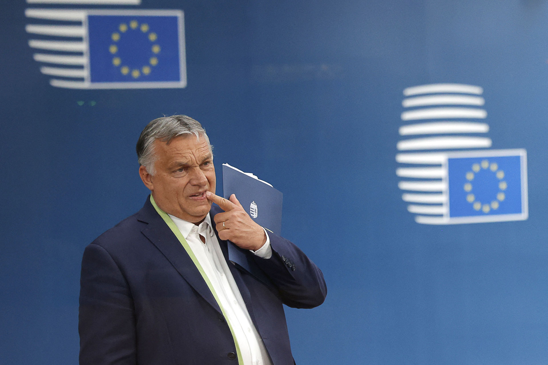 A felnőtt lakosság csaknem fele úgy gondolja, hogy Orbán Viktor politikája kivezethet minket az Unióból