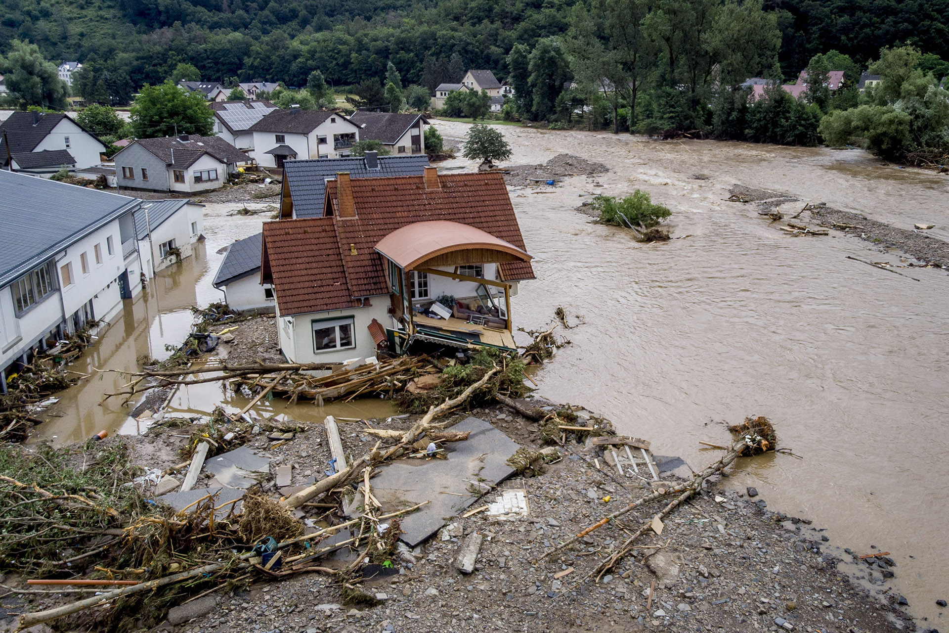 Tovább nő a nyugat-európai áradások halálos áldozatainak száma
