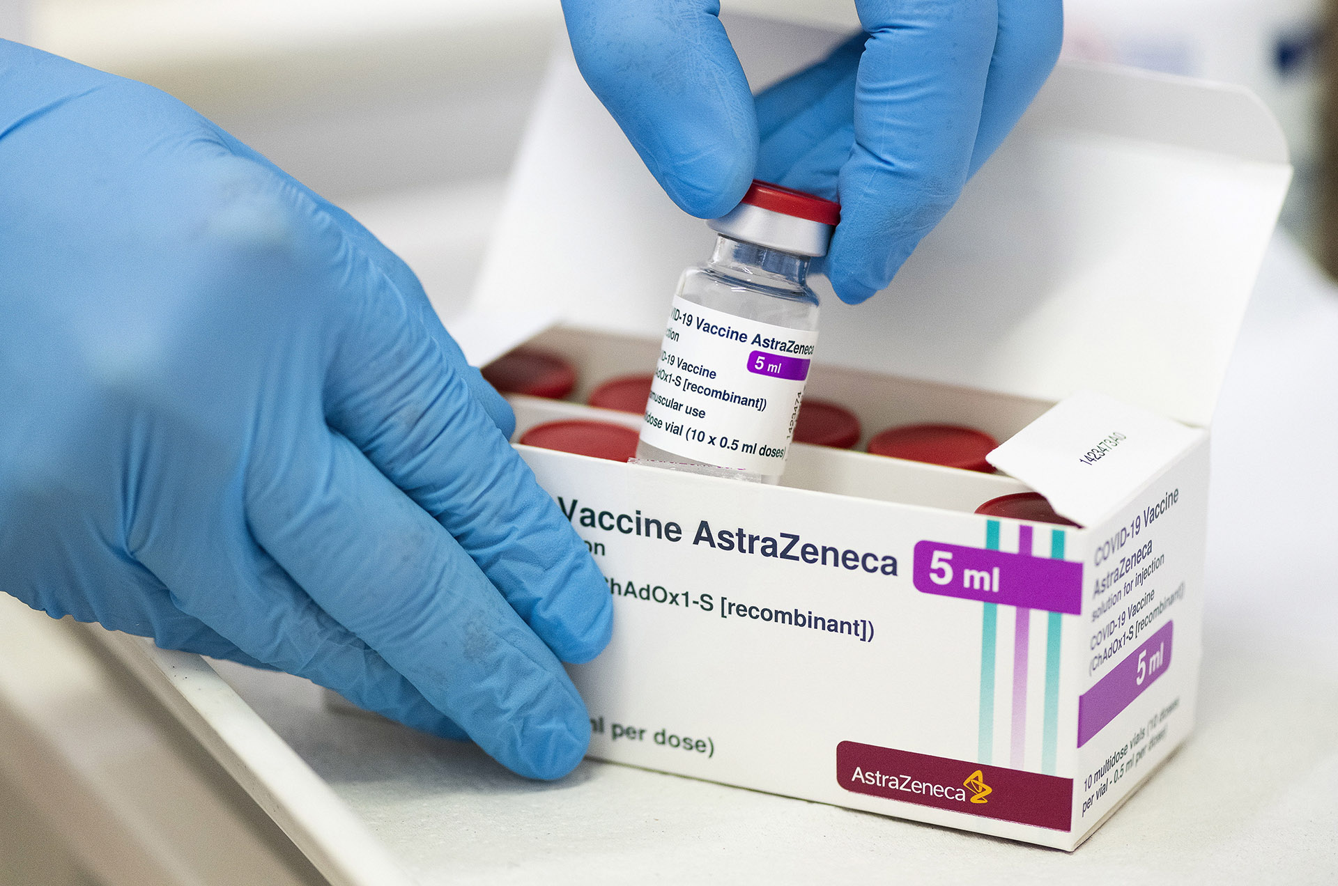 200 ezer AstraZeneca-vakcinát adott el Magyarország Portugáliának