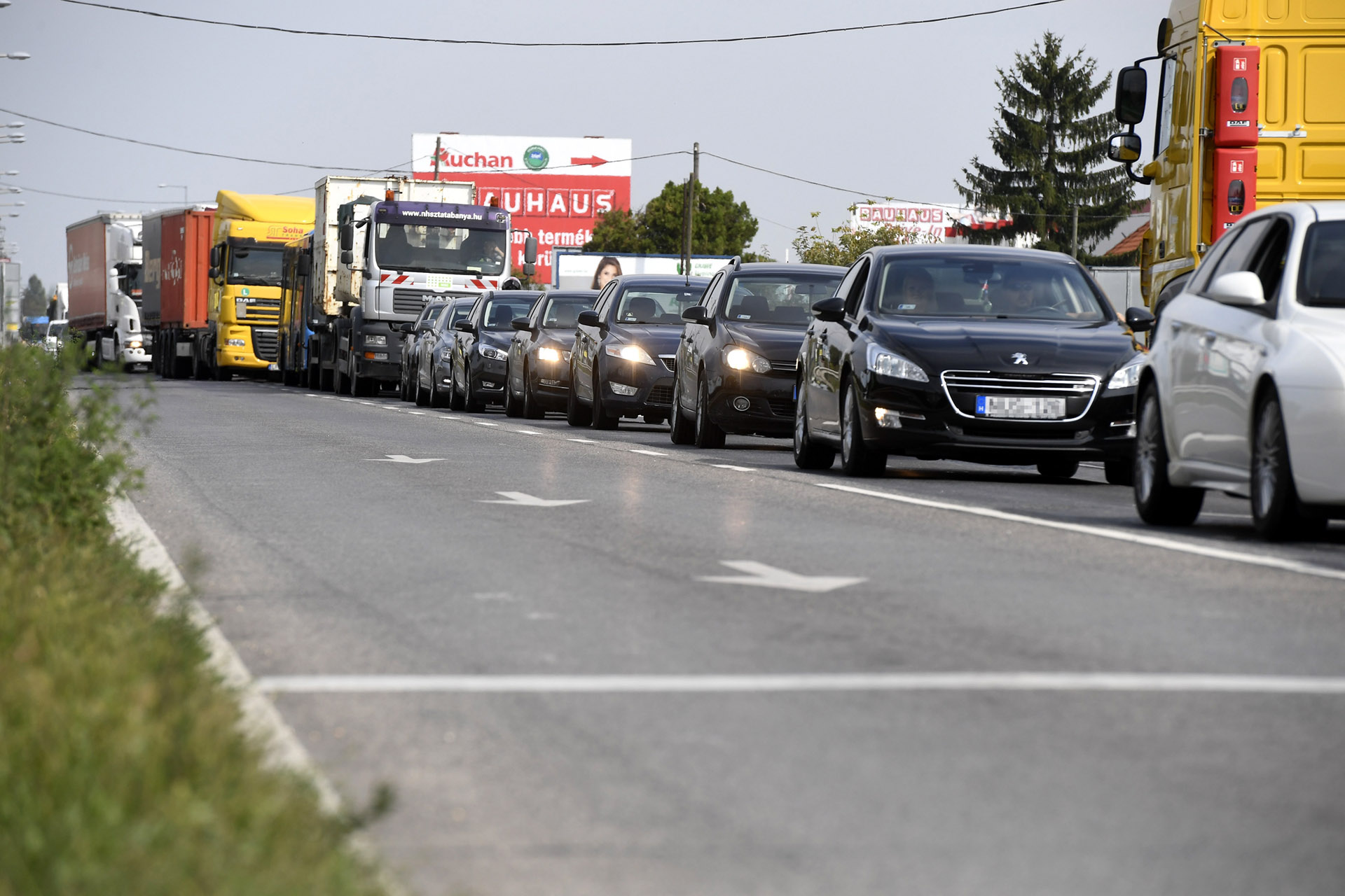 Baleset miatt orbitális a torlódás Budapest felé az M5-ösön