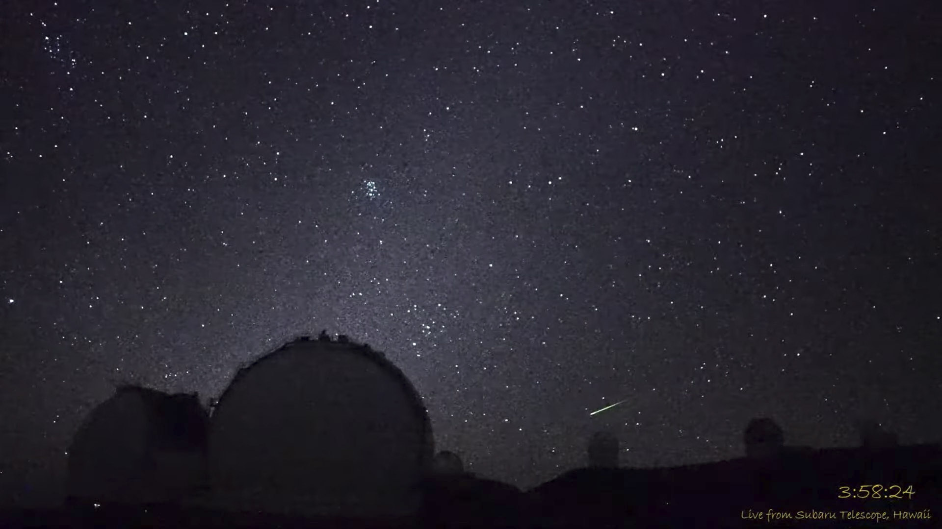 Meteorok záporoztak egy nyári éjjel Hawaiin