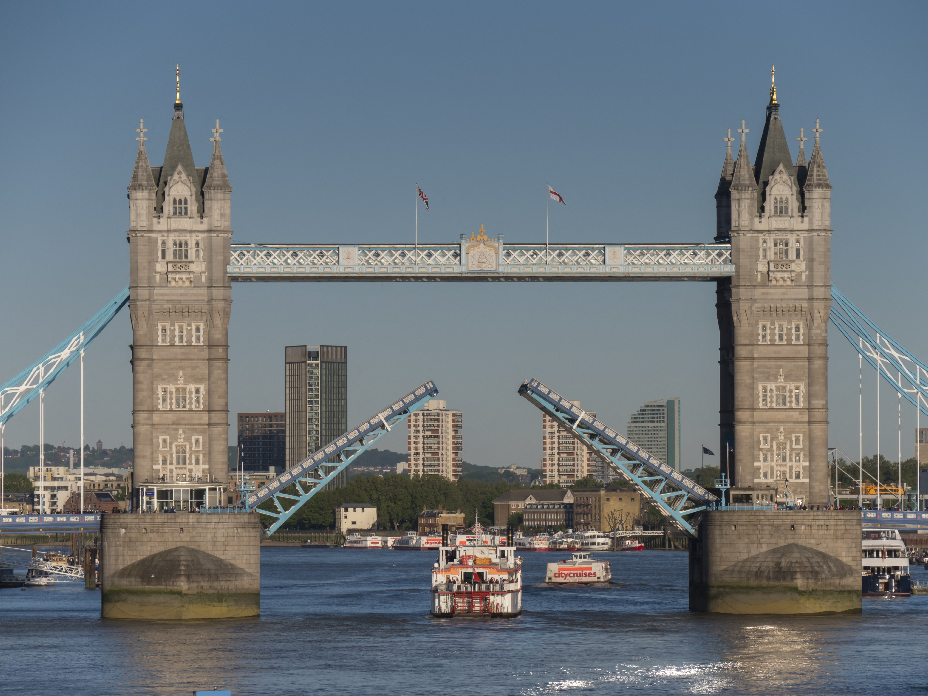 Elromlott a londoni Tower Bridge
