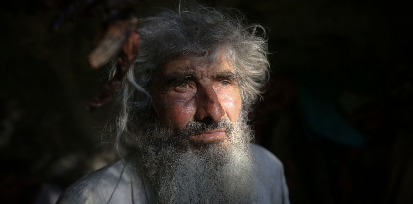 Húsz éve barlangban él, mégis beoltatta magát a szerb férfi 