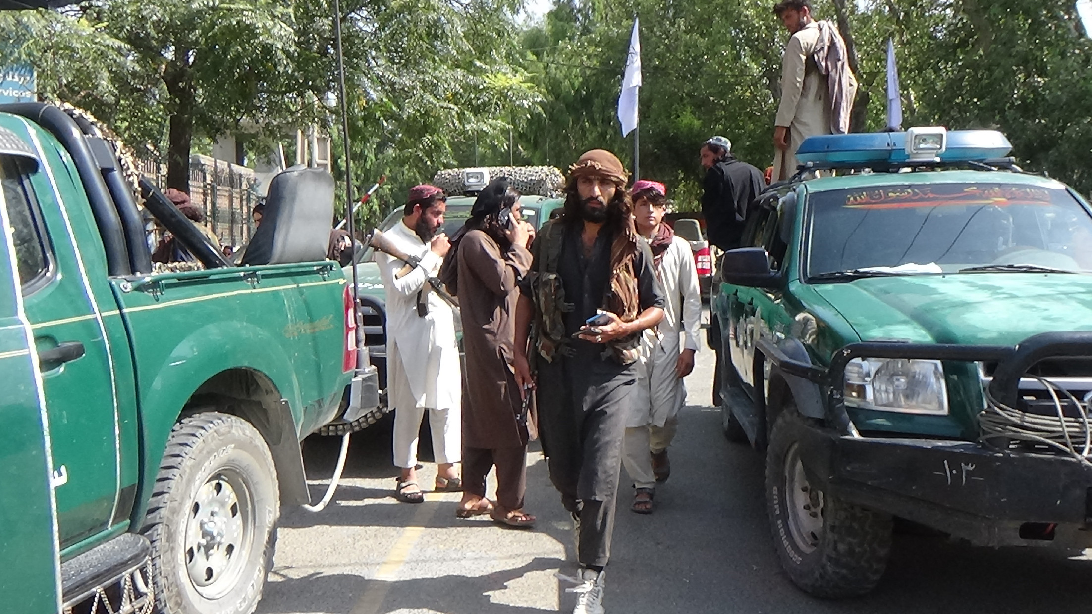 A tálibok szabad elvonulást engedélyeztek Afganisztánból