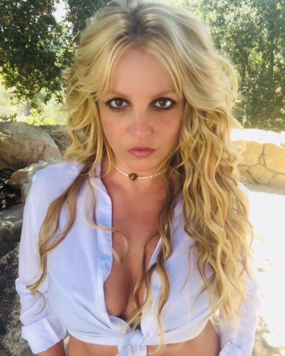 Britney Spears megvadult: topless fotók tucatjaival bombázza a követőit