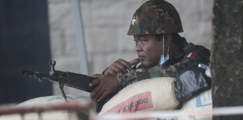 Mintegy két tucat mianmari katonával végeztek a lázadók a kínai határnál