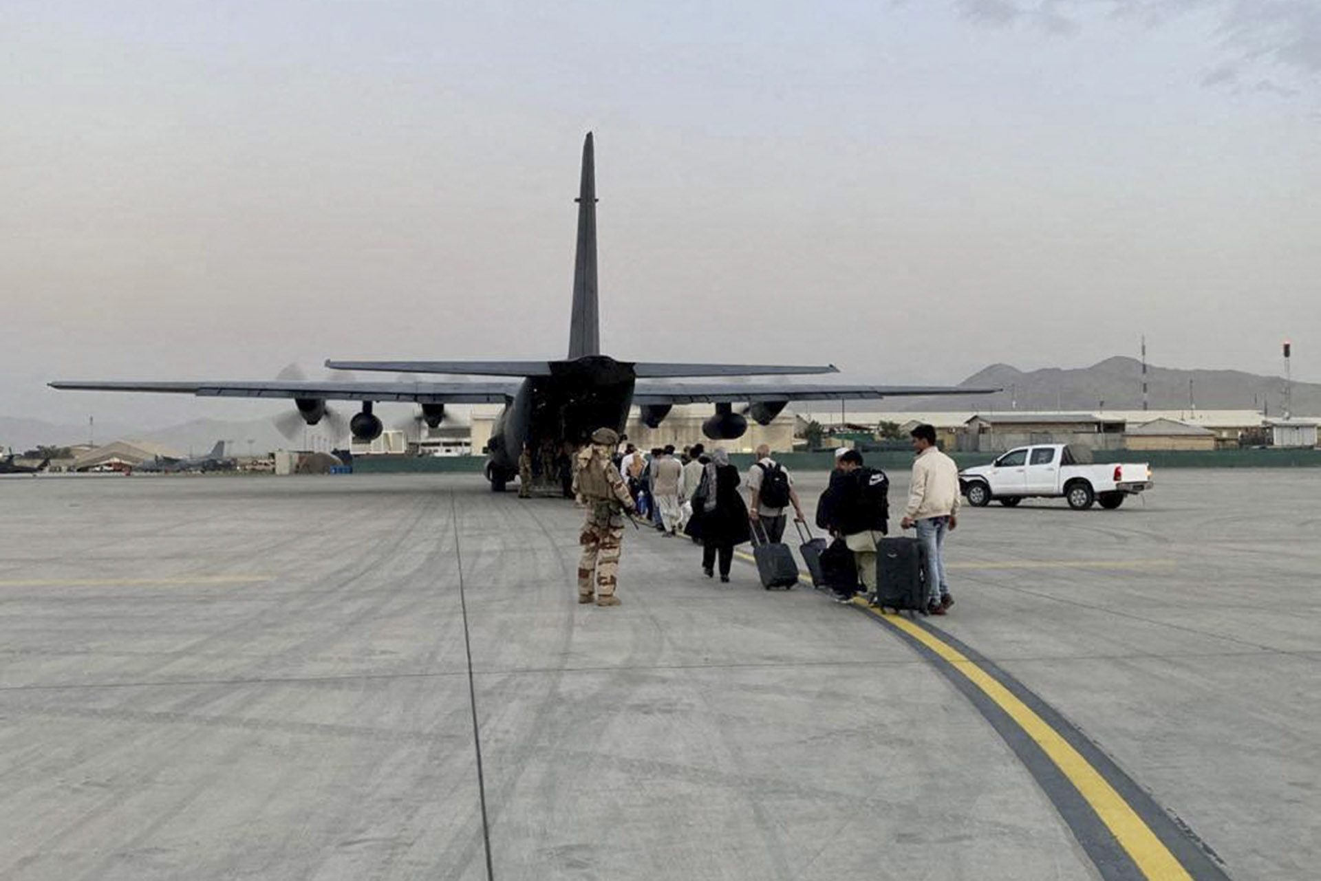 Robbanás történt a kabuli repülőtérnél