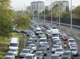 Óriási a dugó Budapest felé az autópályán