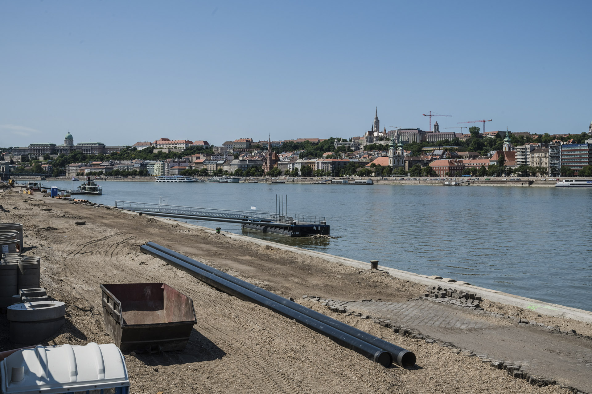 A Margit-hídnál találtak rá egy nő holttestére a Dunában