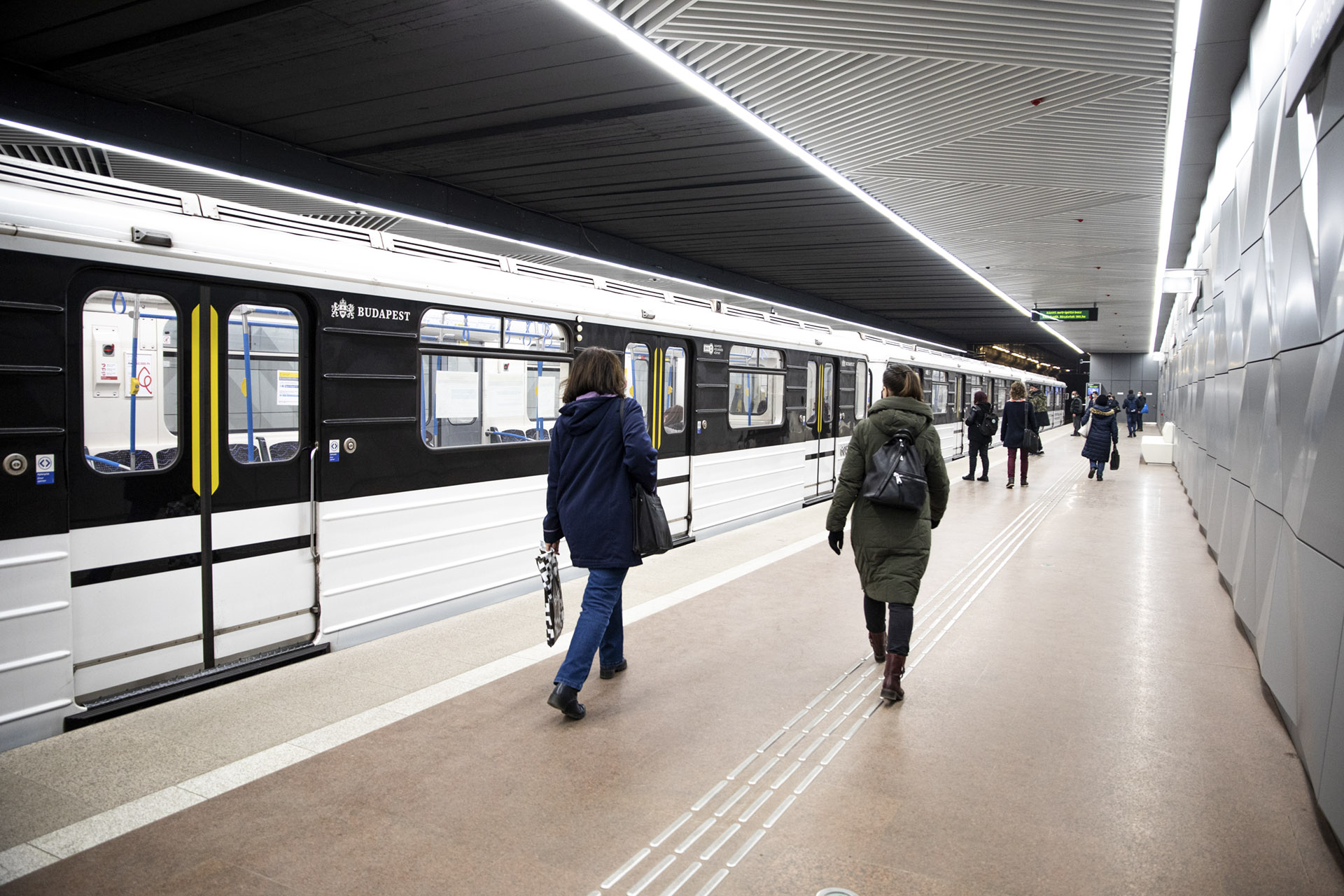 A 3-as metrón rekedtek az utasok, miután annak nem nyílt ki az ajtaja a végállomáson