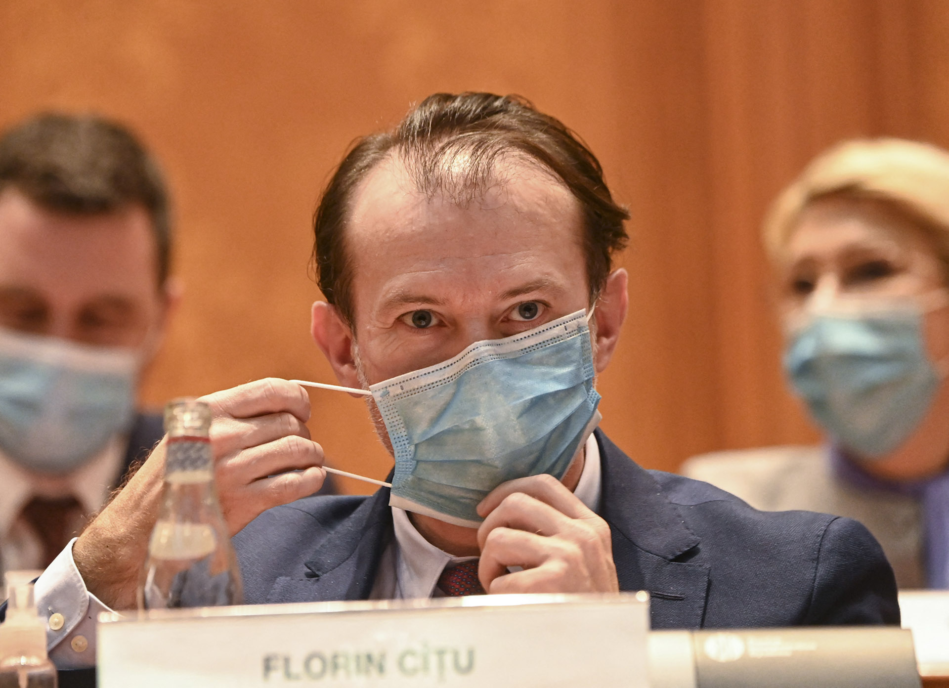 Benyújtották a bizalmatlansági indítványt a román kormány ellen