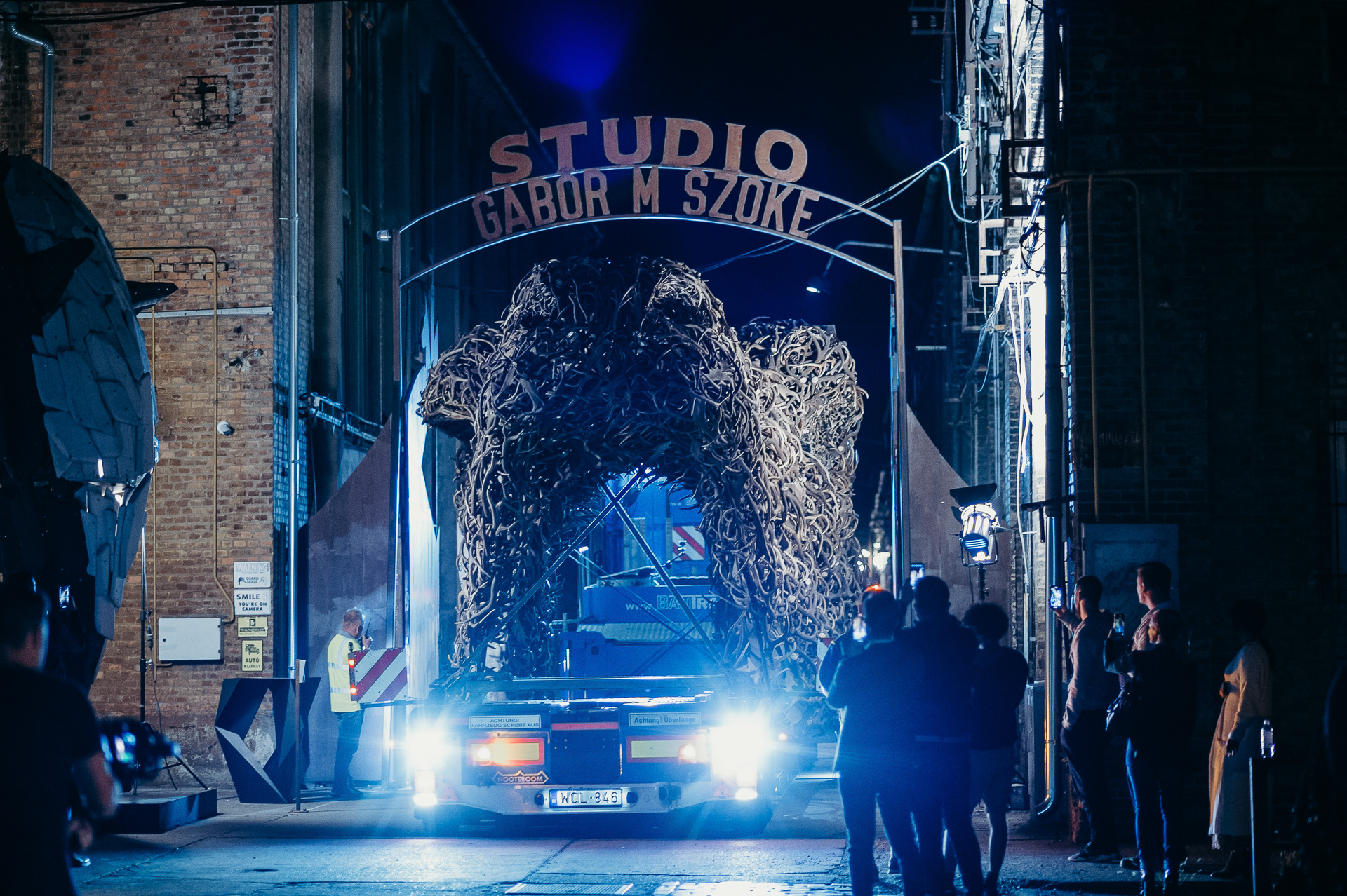 Útra kelt a vadászati kiállítás gigantikus méretű szarvasagancs kapuja – képriport