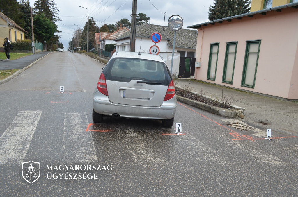 Pénzbüntetést kap a zebrán gyalogost elütő autós