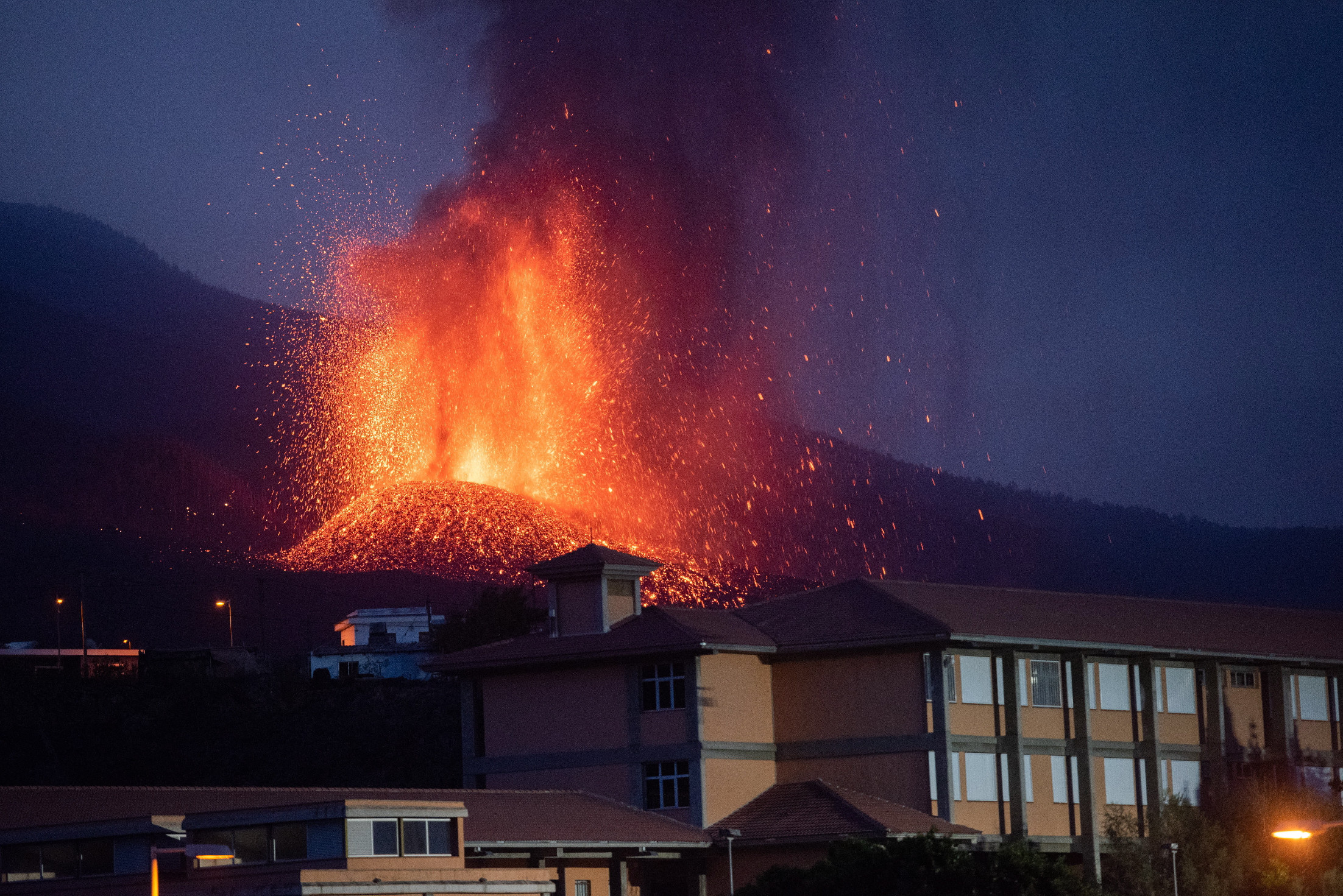 Katasztrófa sújtotta övezetté nyilvánították La Palma szigetét