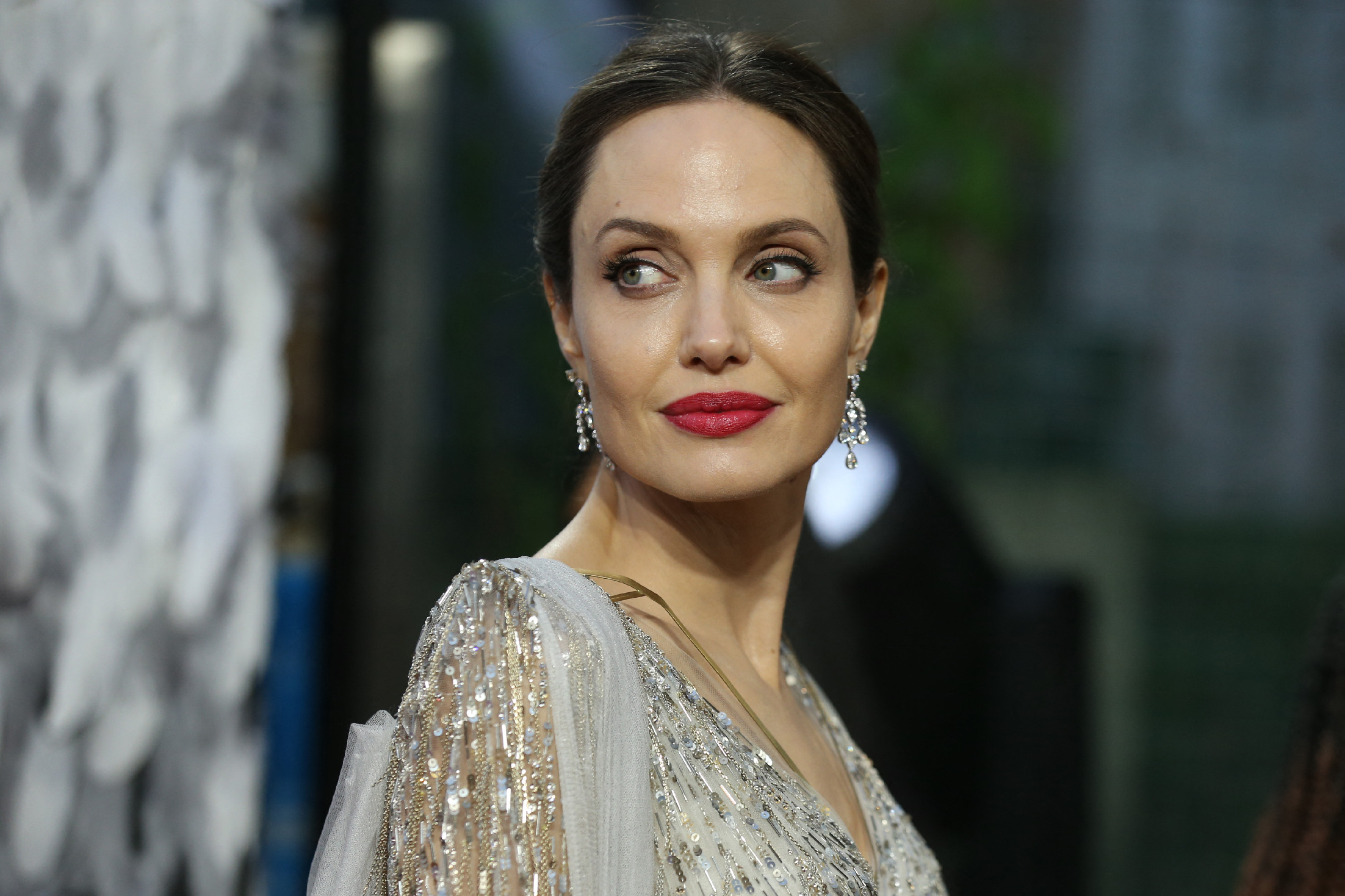 Angelina Jolie-nak új szerelme van, egy híres énekessel vacsoráztak kettesben