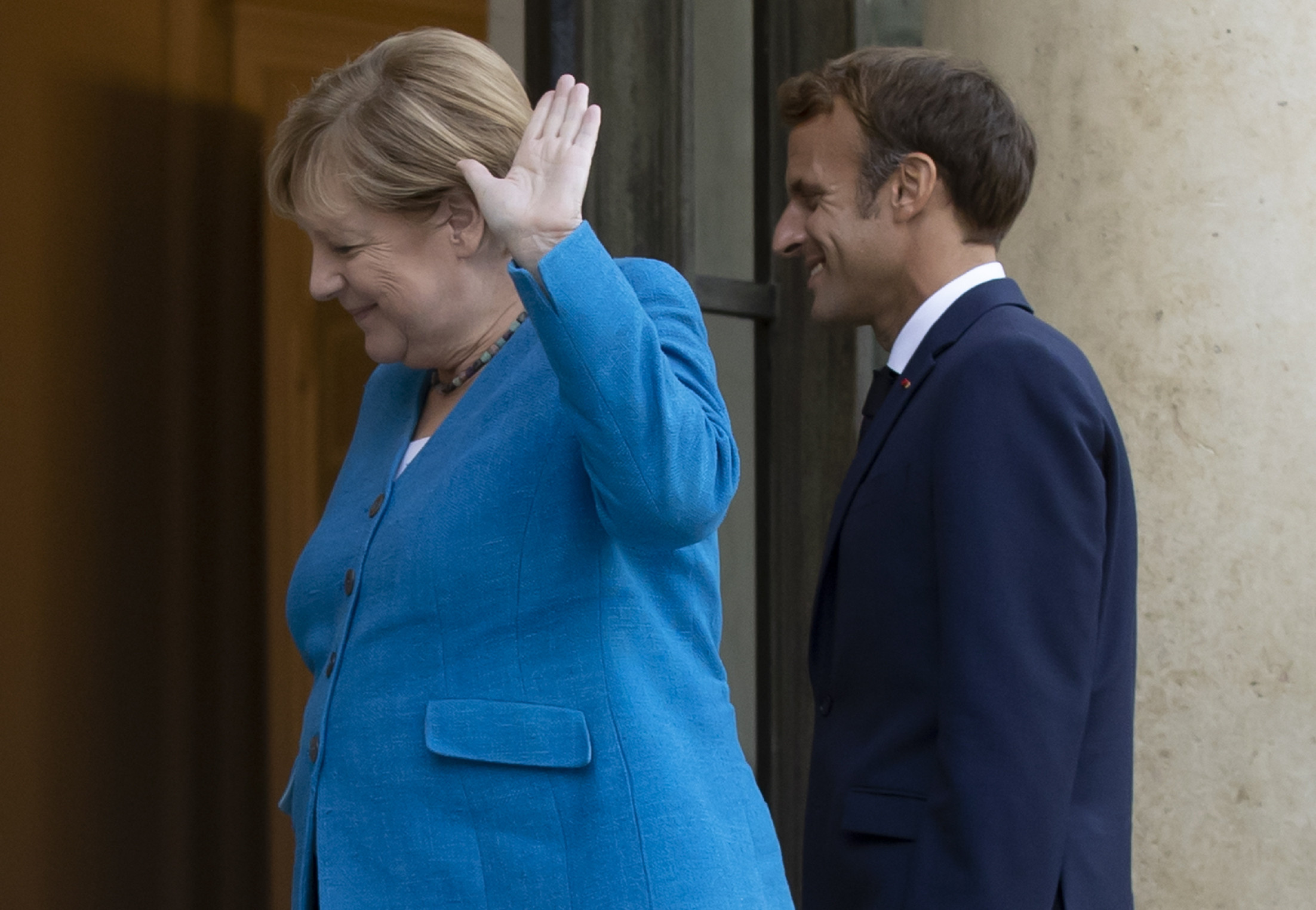 Emmanuel Macron: Köszönöm, kedves Angela, az Európánkért vívott harcokat