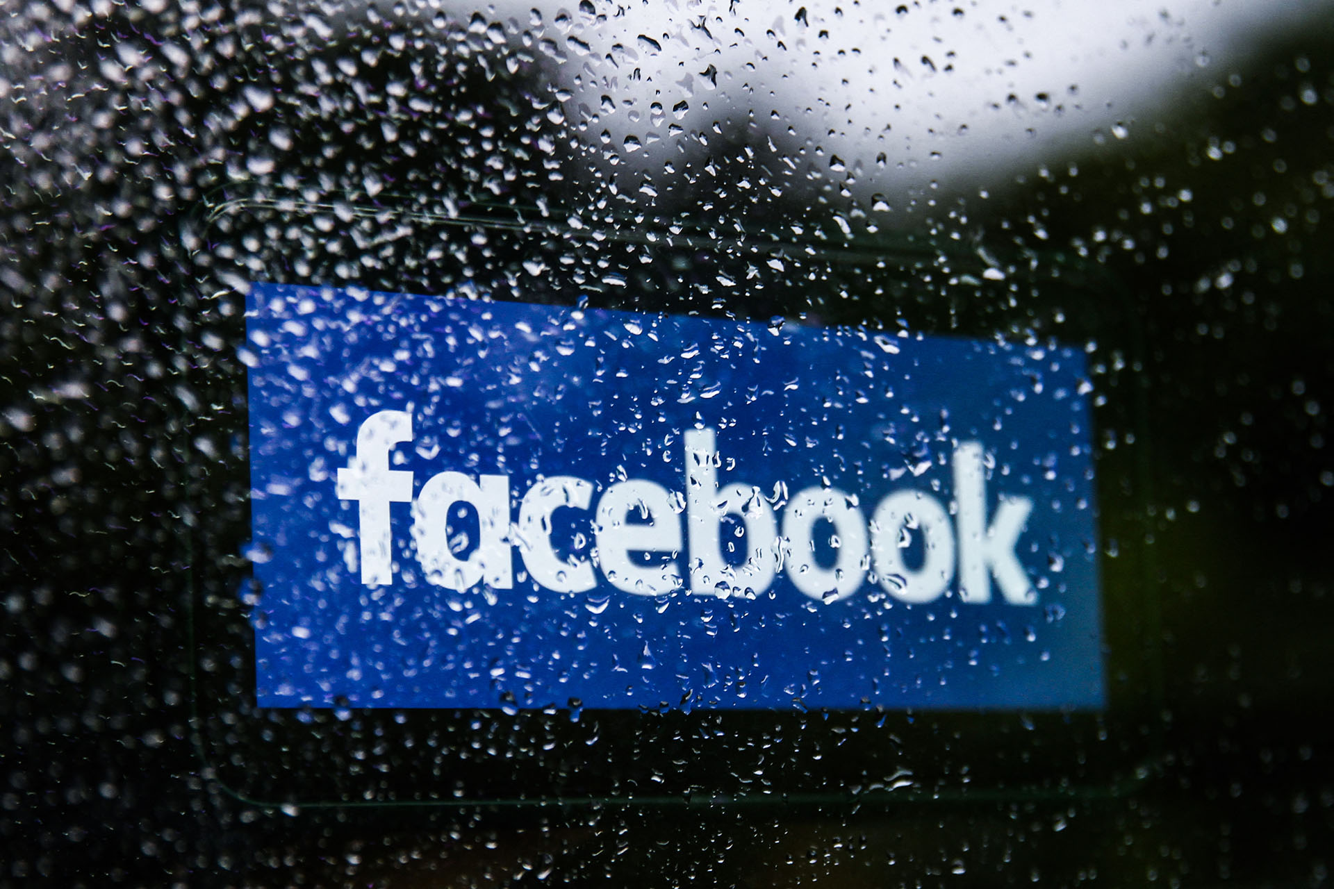 Mindenki a Facebook-leállás okait keresi