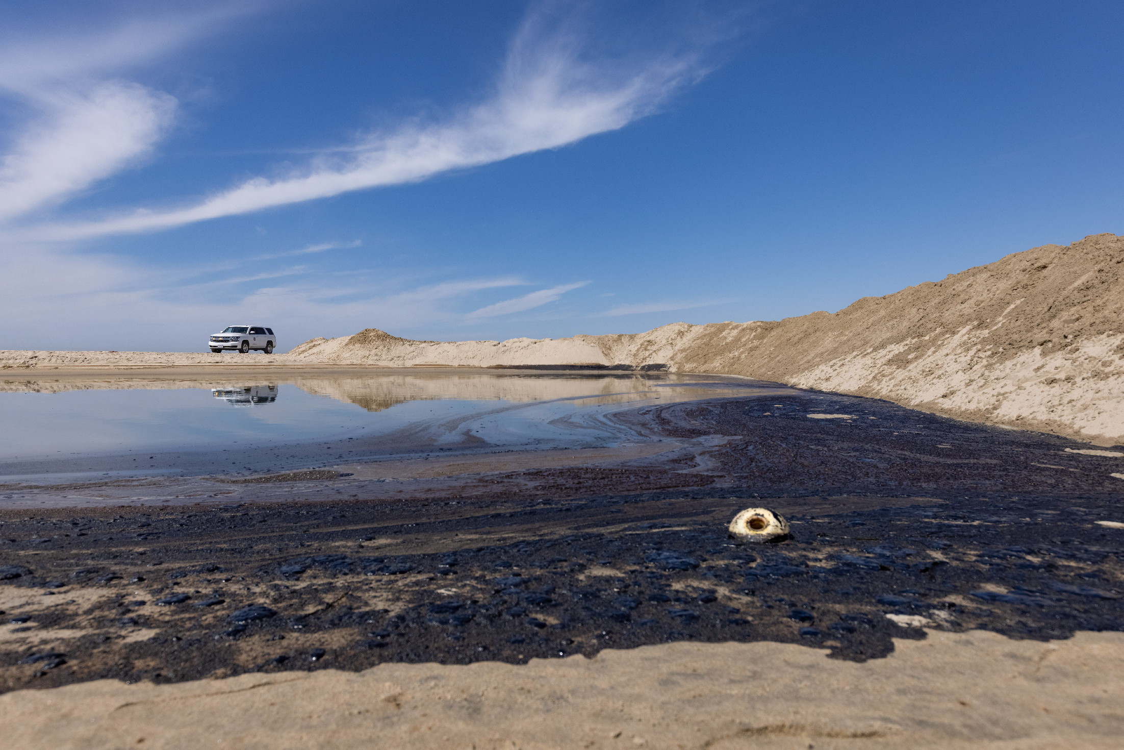 Kaliforniai olajszennyezés: vastagon áll a kátrány az óceánon