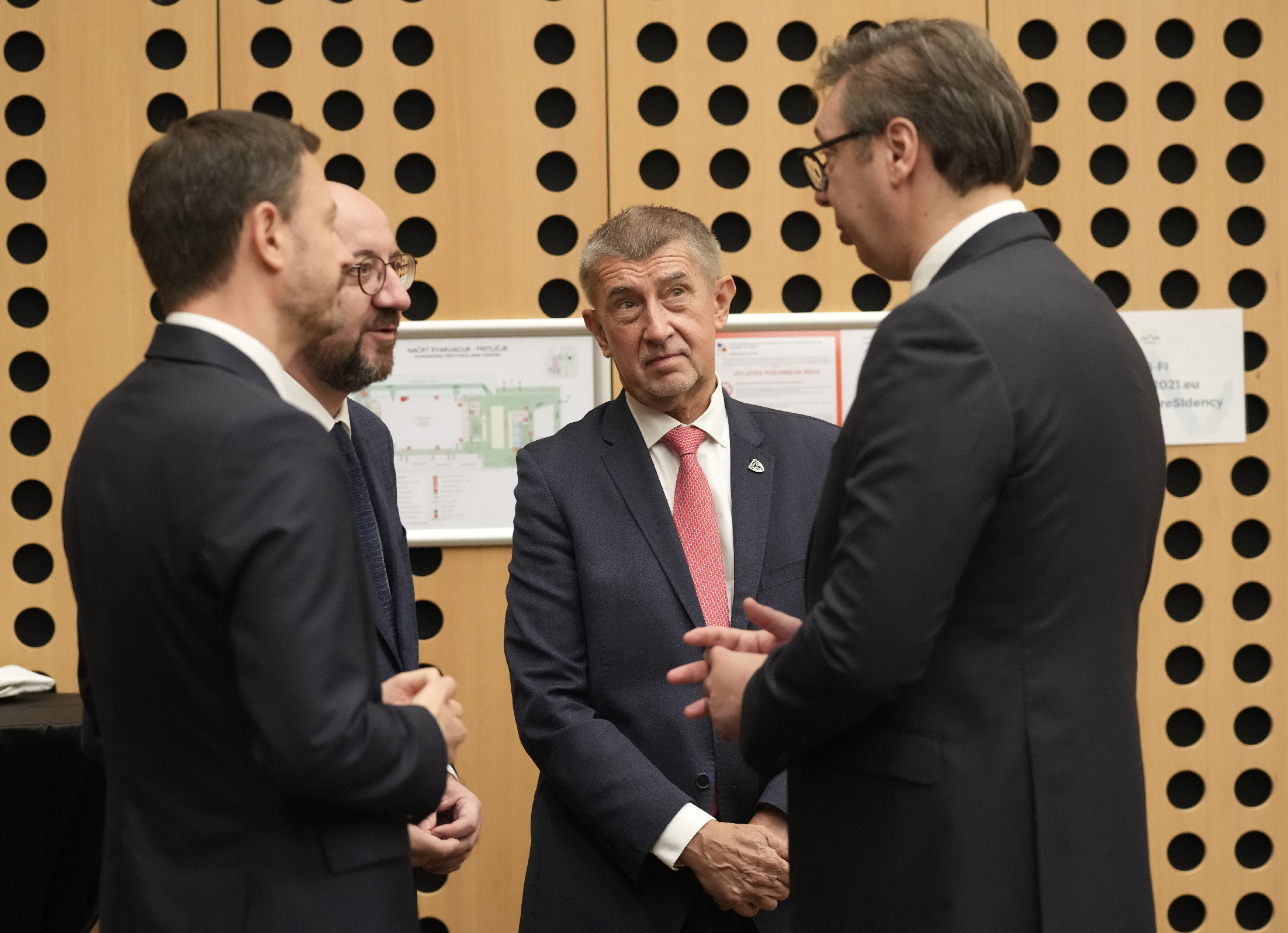 Andrej Babis vezet a cseh választásokon a Pandora-botrány ellenére