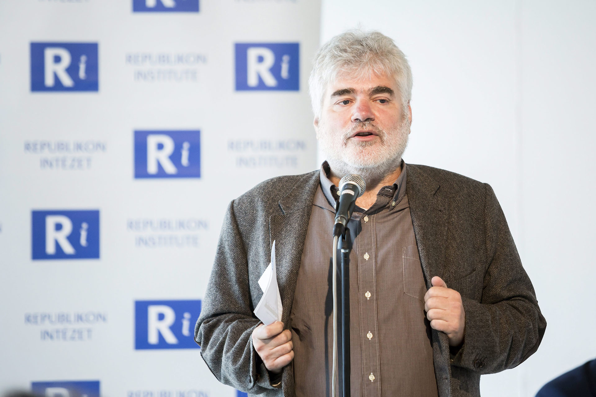 Horn Gábor megmondta, miért mérnek össze-vissza a különböző közvélemény-kutatók