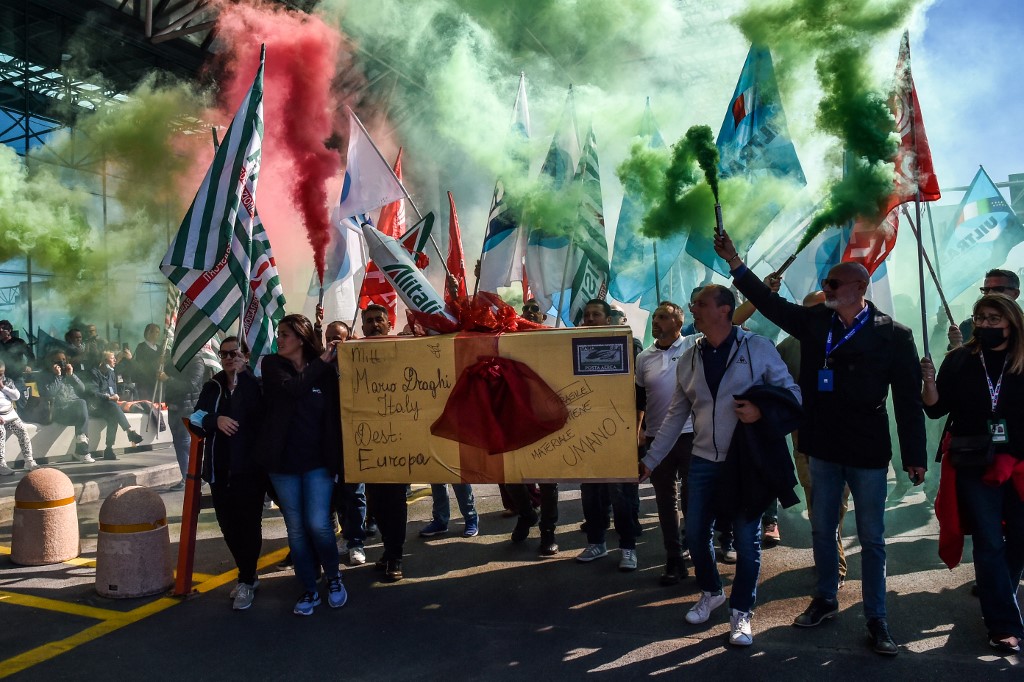 Blokádok és tüntetések Olaszországban a védettségi kötelezettség bevezetése miatt