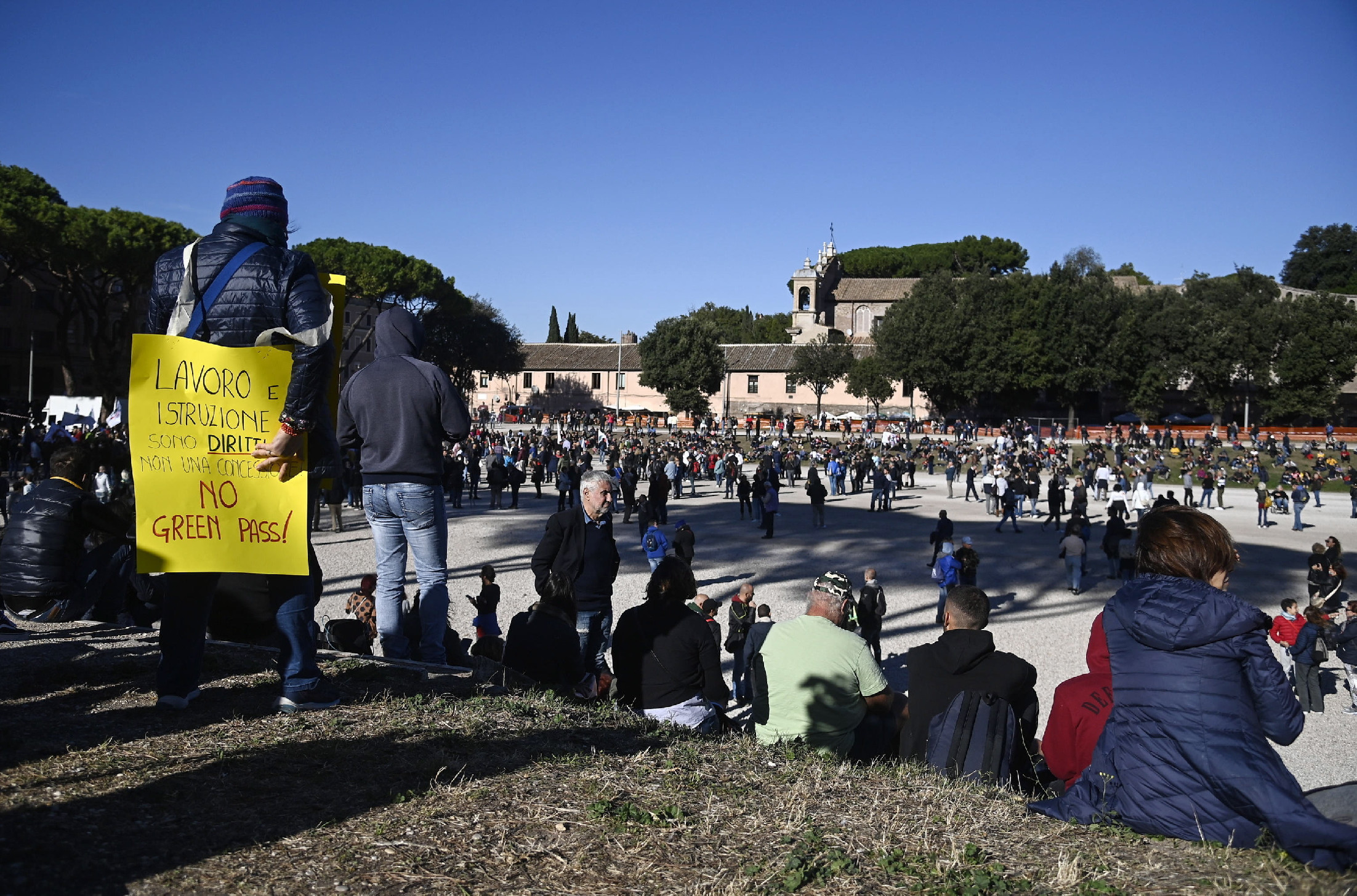 Tízezrek tiltakoztak Rómában a szélsőjobboldal ellen