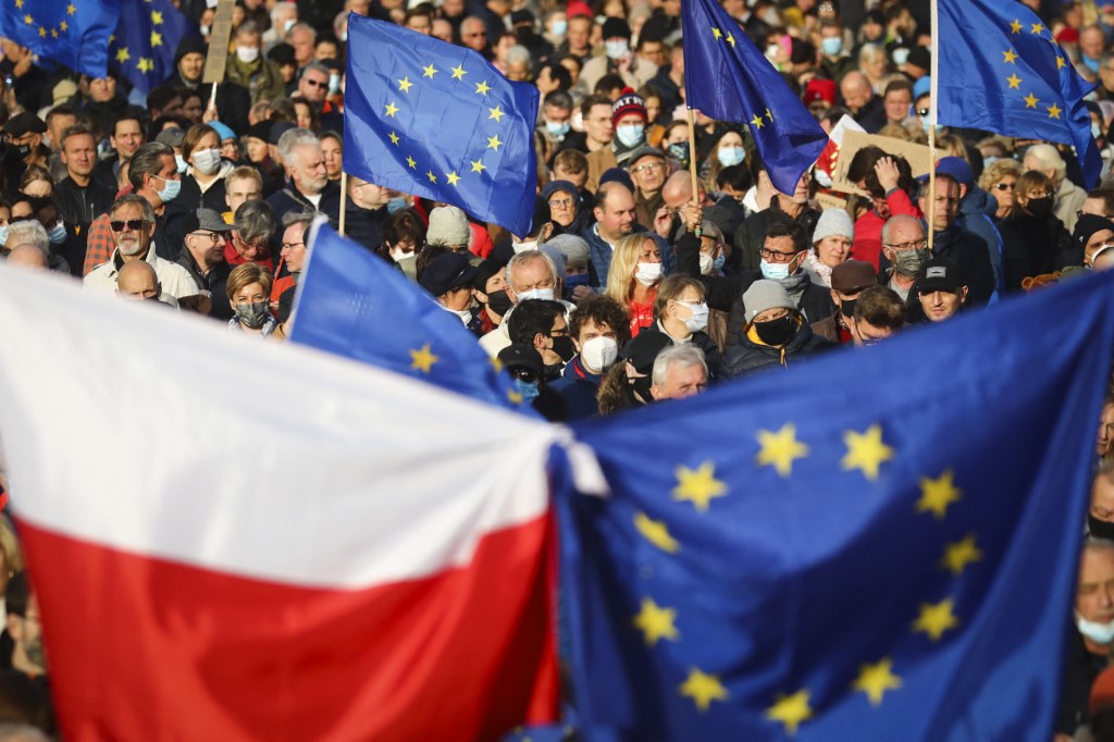 Visszaüzent a lengyel vezetésnek az EU: szükség esetén jogi lépéséket fognak tenni