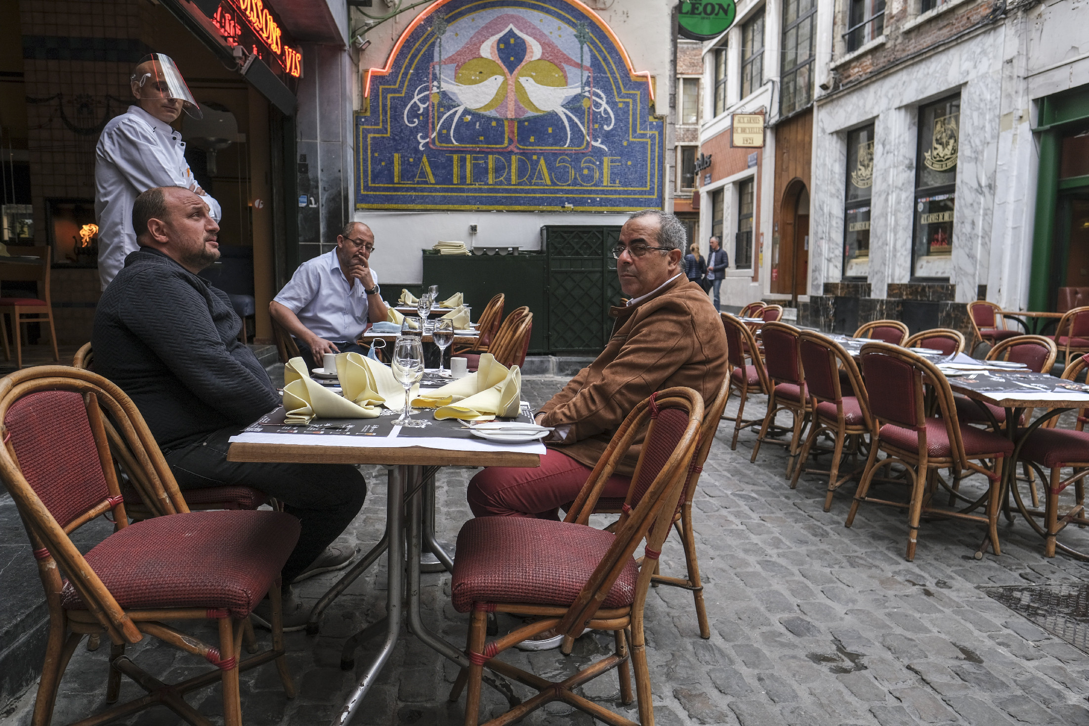 Megugrott az oltási kedv Brüsszelben, mert oltatlanul nem lehet étterembe járni