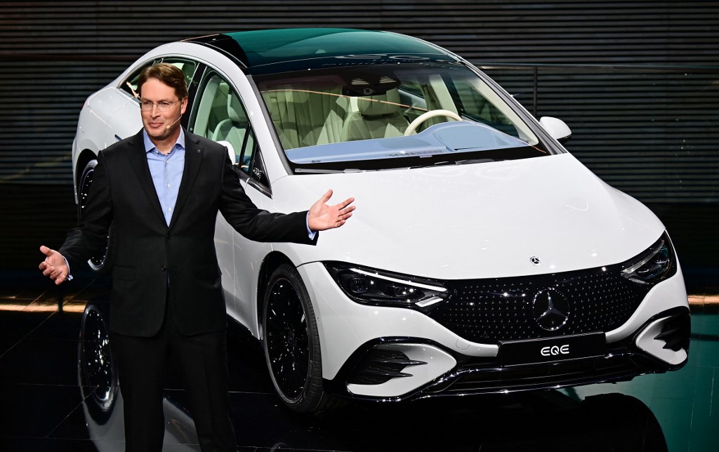 A Mercedes olcsóbb akkumlátorokkal próbálkozik a jövő e-autóiban