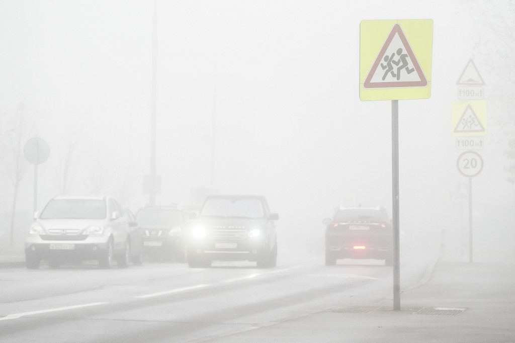 Sűrű ködre számítsanak az utakon, citromsárga kód van érvényben 