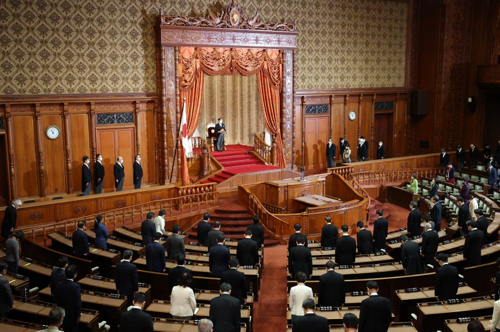 A japán kormánypárt képviselői jótékonysági célokra ajánlanak egyhavi fizetésüket