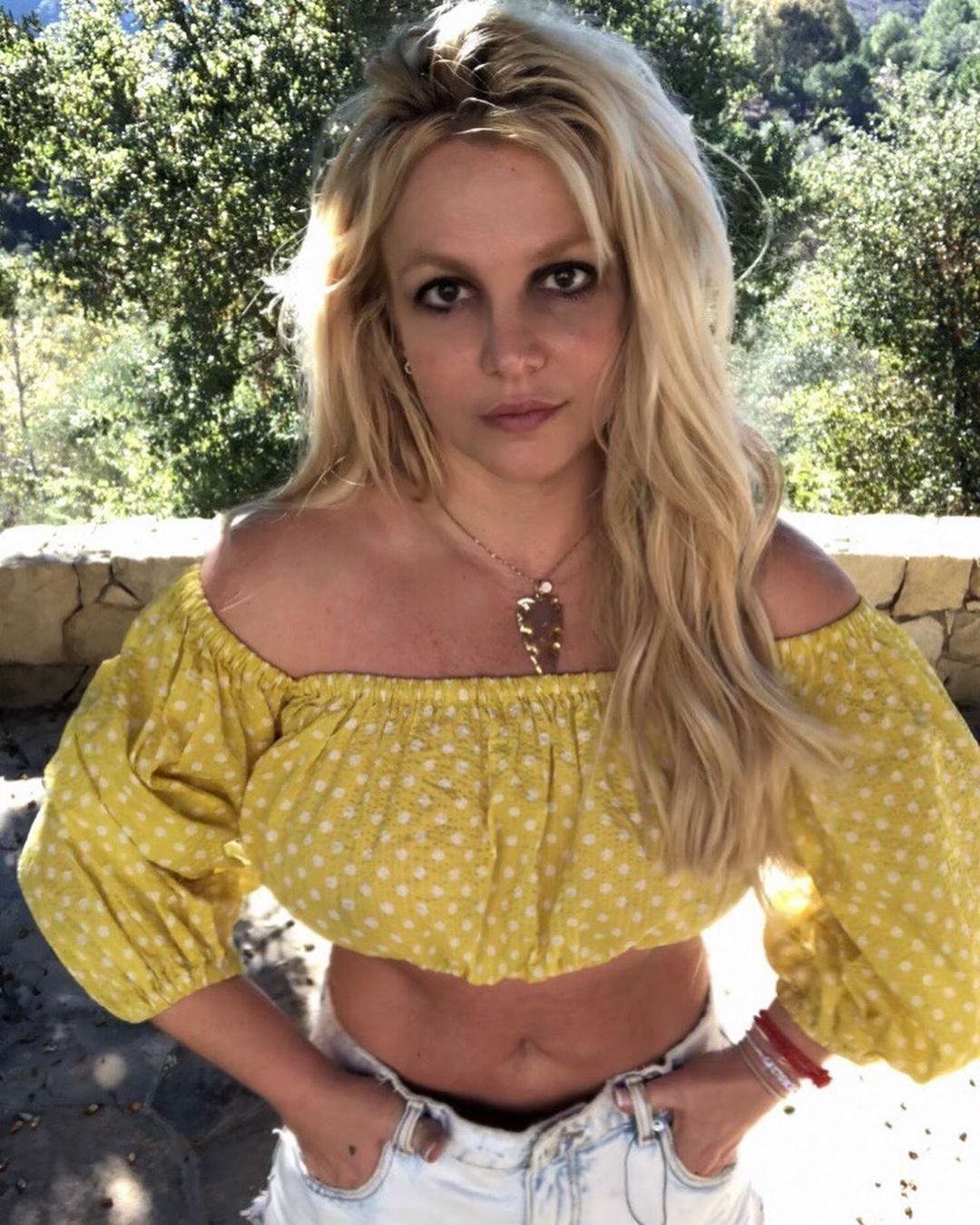 Britney Spears: Börtönben lenne a helye a templomba járó anyámnak