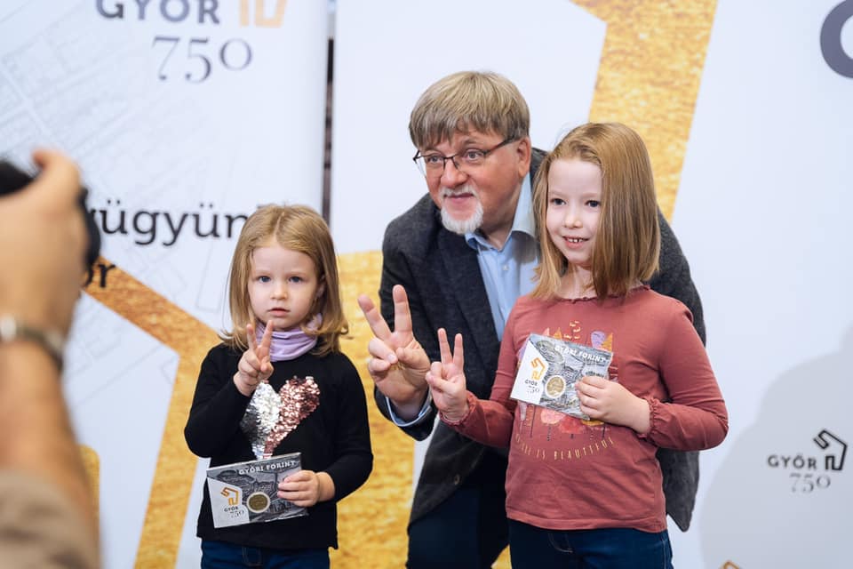 Győr polgármestere: A gyerekektől azt szeretném kérni, hogy szerezzenek pénzt, mert elfogyott