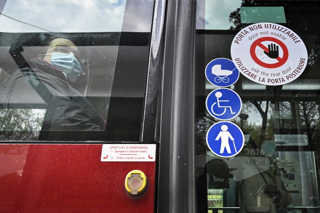 Már a buszra sem lehet felszállni oltás nélkül Olaszországban