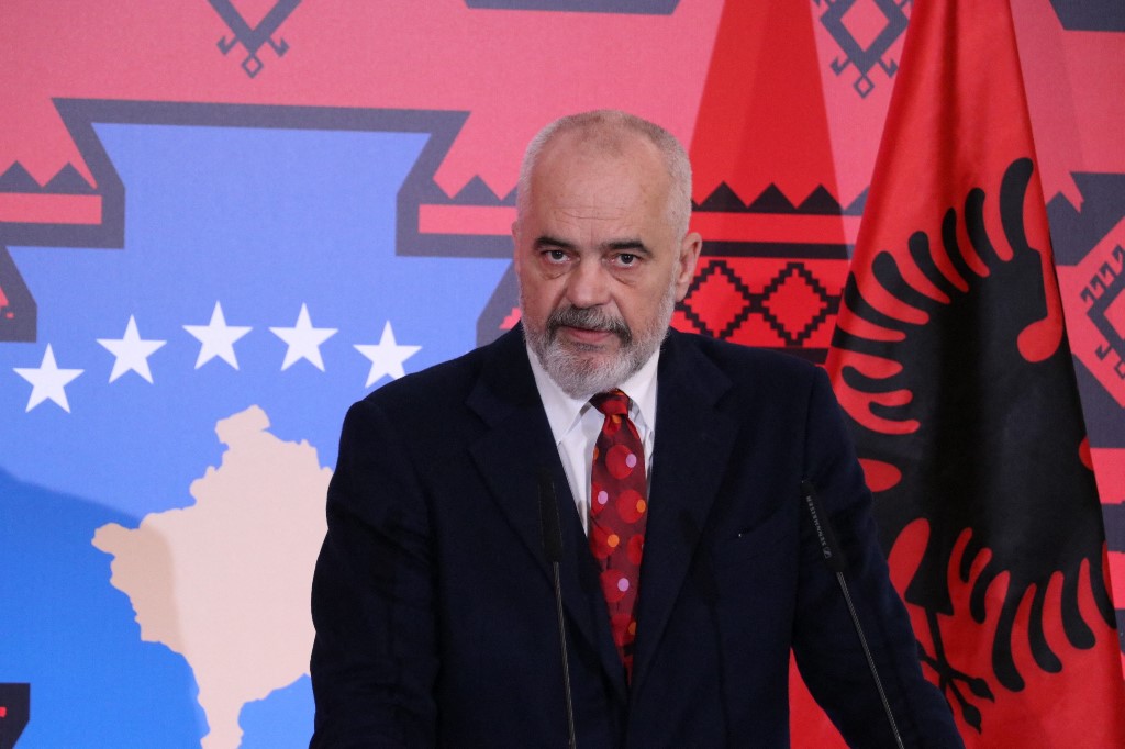 Az albán miniszterelnök már a Koszovóval való egyesülésről beszél