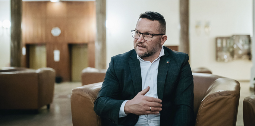 Ujhelyi István: Küzdök a kétmillió keleti oltottért, de a kormány helyett nem tudok lépni