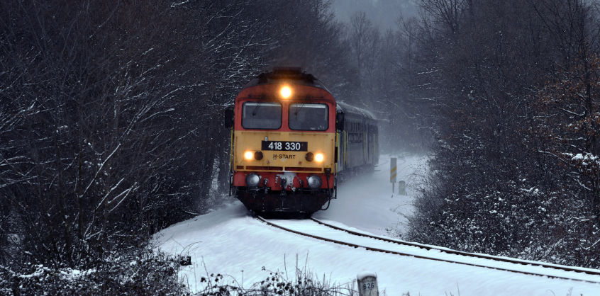 Esett egy kis hó, késnek a vonatok 