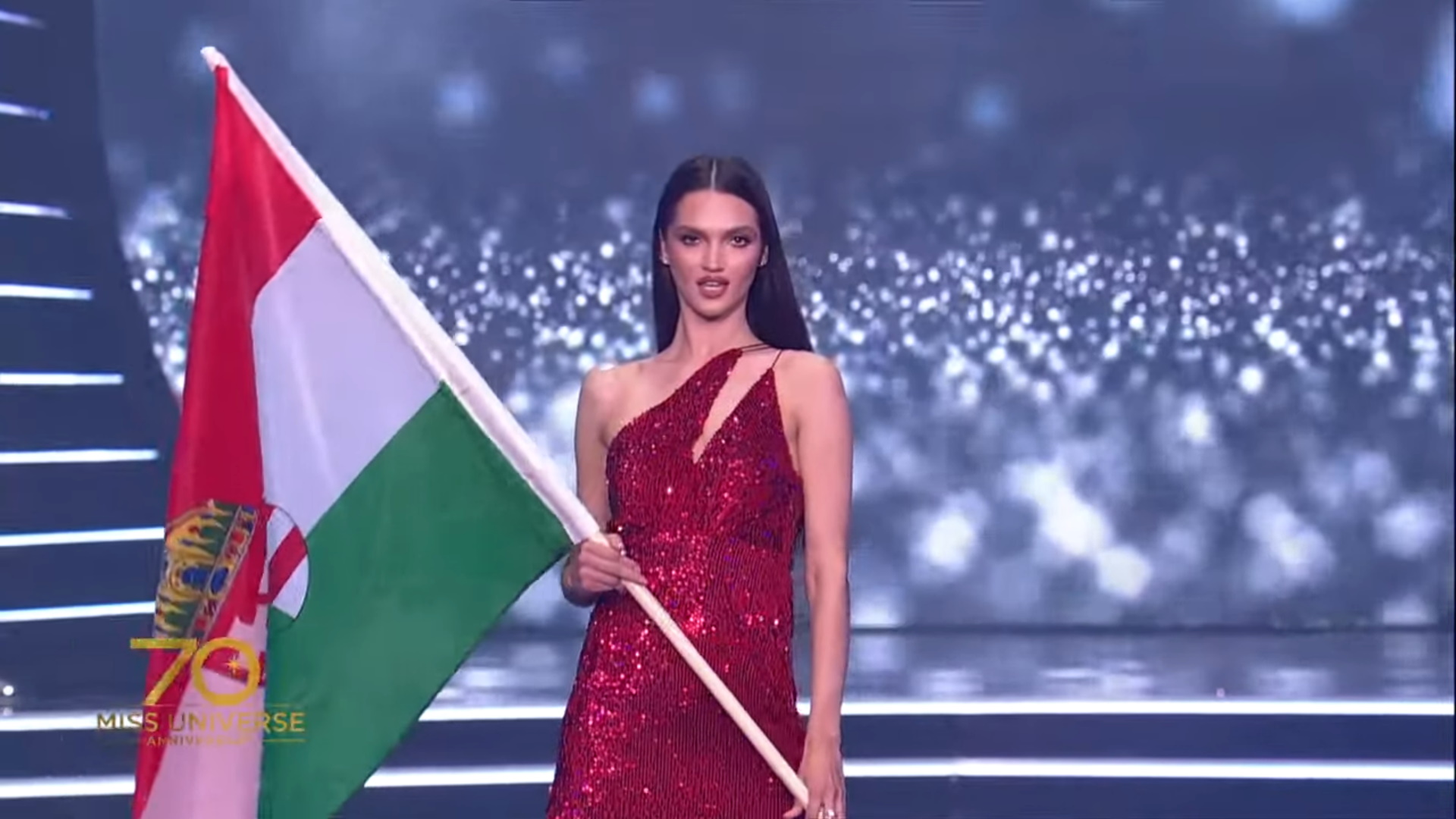 A nemzeti viseletet kellett bemutatni a Miss Universe-en, botrány van Jázmin Viktória ruhájából