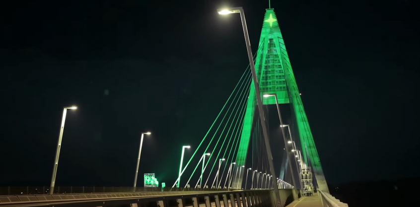 Ünnepi díszkivilágítást kapott a Megyeri híd