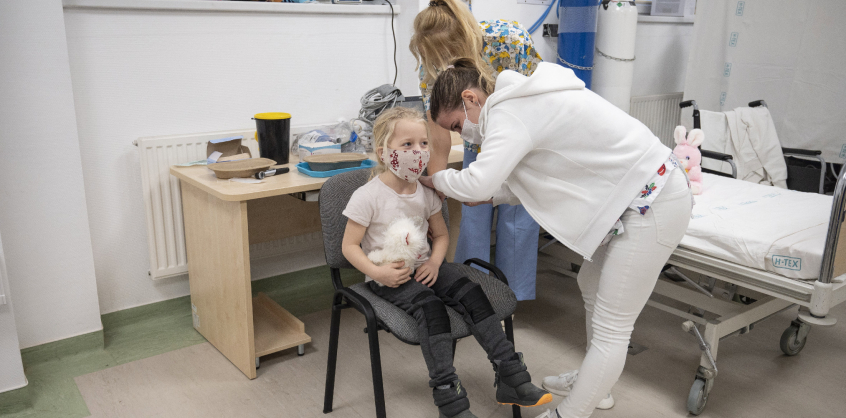Kiderült, hány gyerek kapott koronavírus-elleni oltást Magyarországon