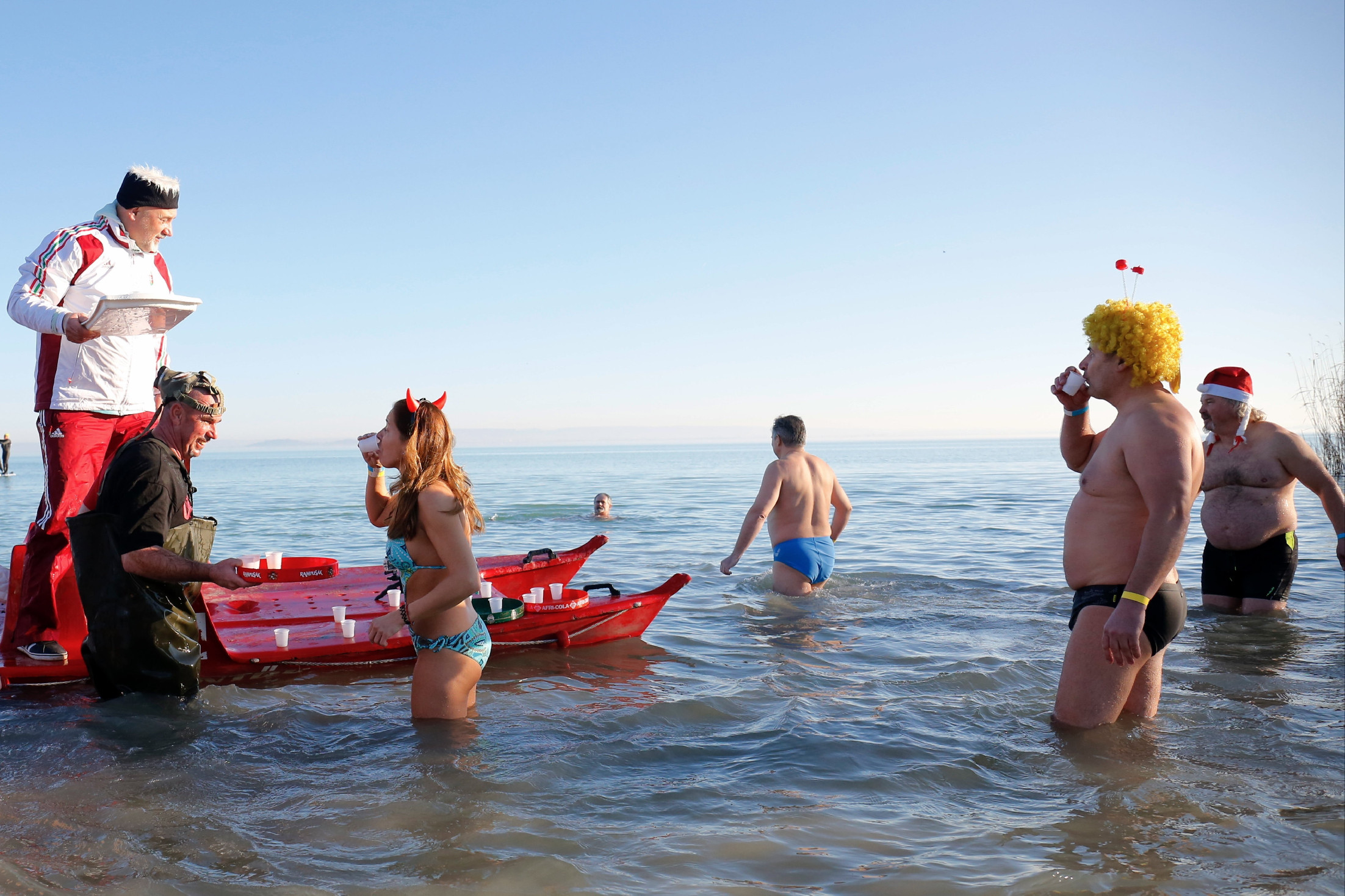 101 éves melegrekord dőlt meg az év utolsó napján, a Balatonban fürödtek is