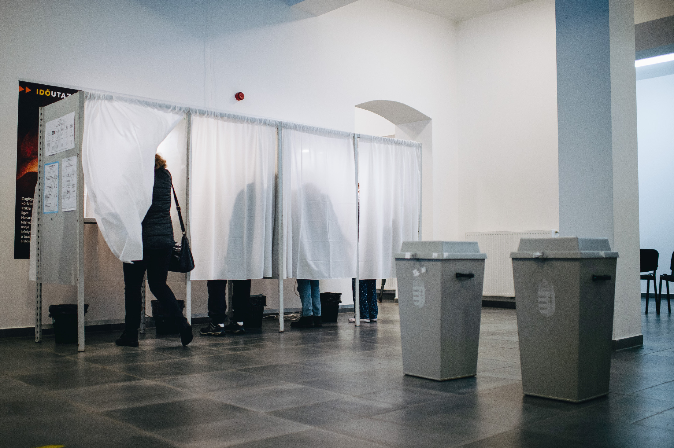 Ne ijedjen meg: más színű borítékot kap, aki átjelentkező