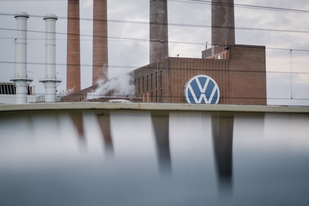 Akkumulátornyersanyag-bányákat vásárol Brazíliában a Volkswagen és a Stellantis
