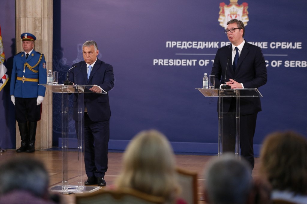 Ugyanazon a napon dől el Orbán és Vucsics sorsa