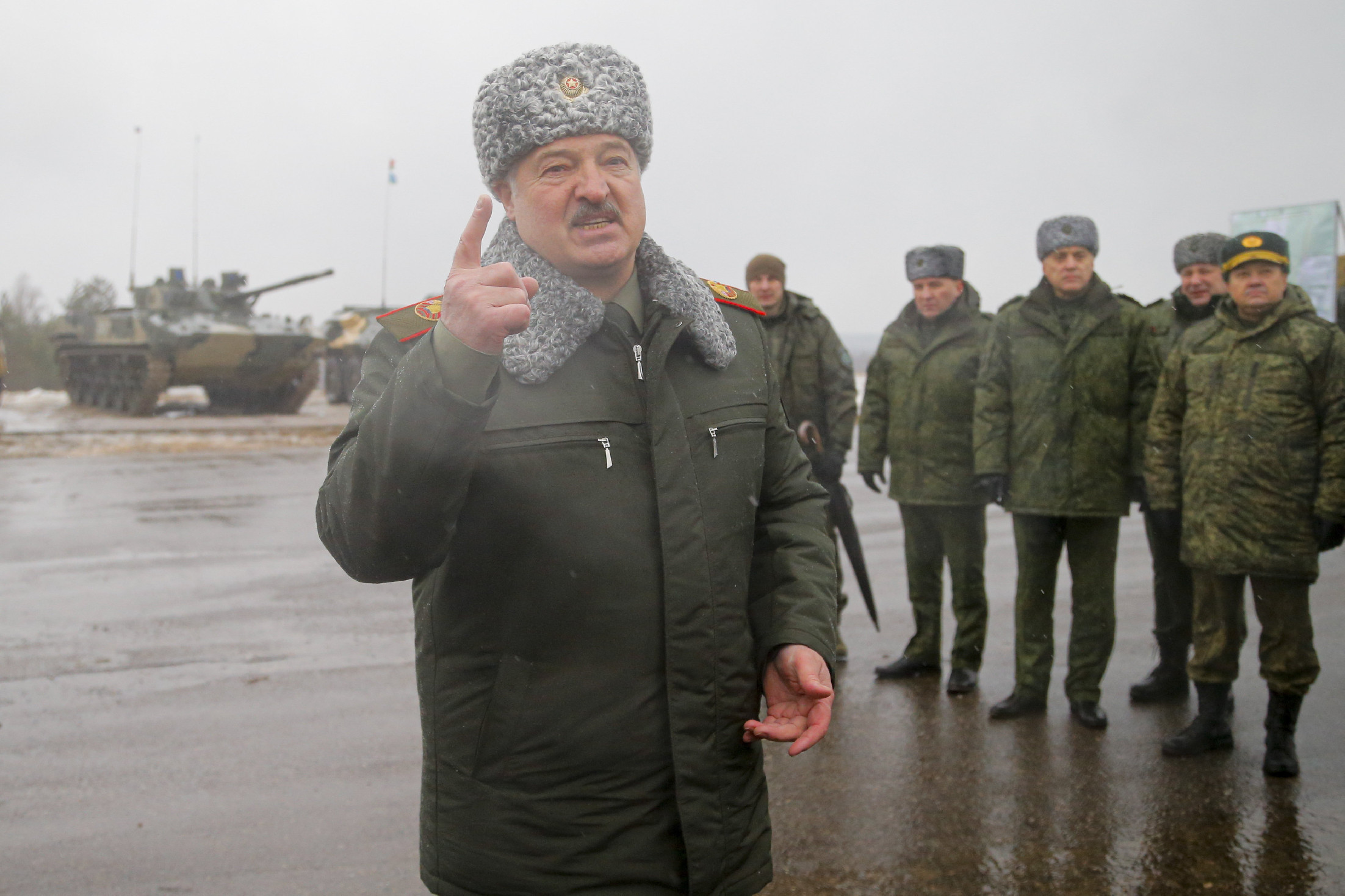 A Nyugatra mutogat Belarusz az atomfegyverek ügyében