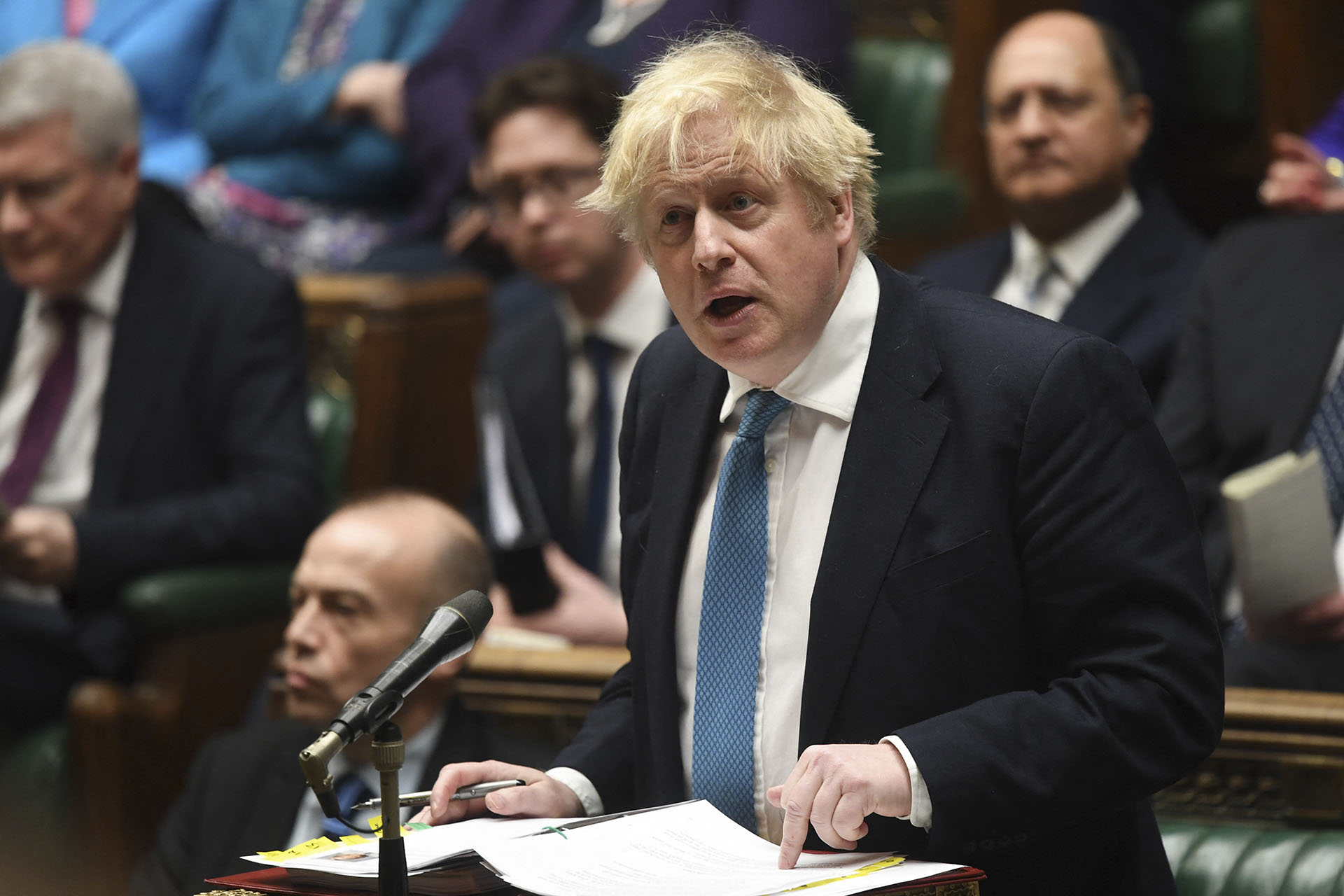 Boris Johnson élő adásban adatta volna be a koronavírust