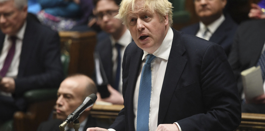Nem érdeklik a lemondások Boris Johnsont, ő nem távozik