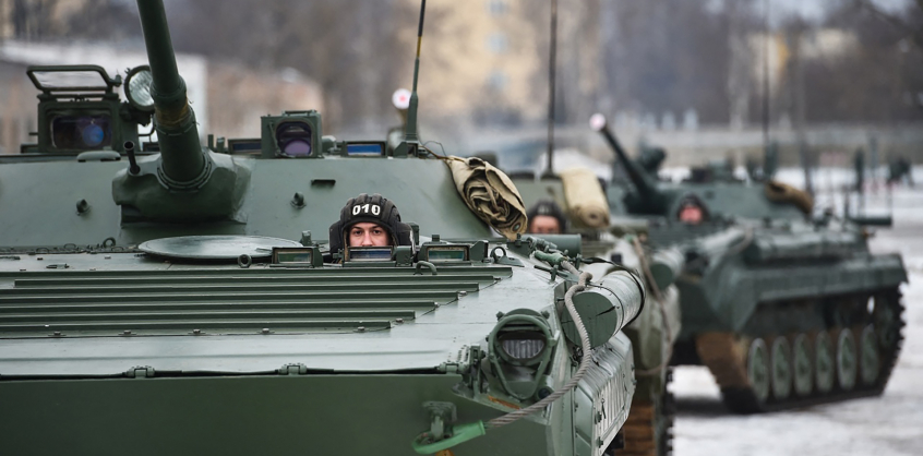 VIDEÓ: Rálőtt egy járókelőre egy tank Mariupolban, brutális képsorok