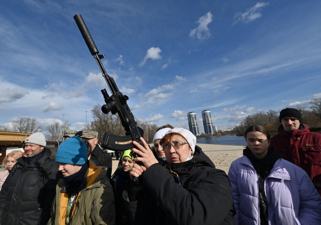 Csehország több millió dollár értkében küld fegyvert és lőszert Ukrajnának