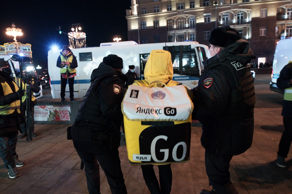 Csaknem 2700 embert tartóztattak le háborúellenes tüntetések miatt Oroszországban